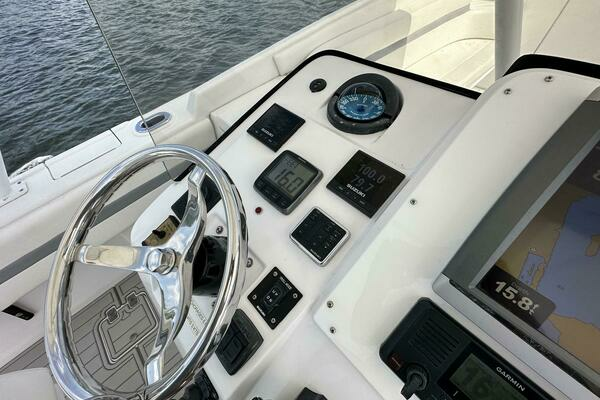 Photo of the 2003 Intrepid 32 "32 Intrepid / 2003"