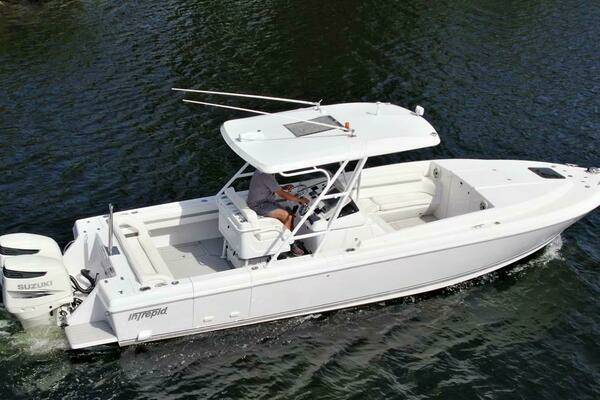 Photo of the 2003 Intrepid 32 "32 Intrepid / 2003"