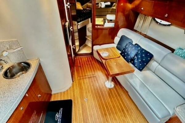 Photo of the 2005 Regal 3560 Commodore