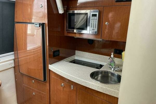 Photo of the 2005 Regal 3560 Commodore