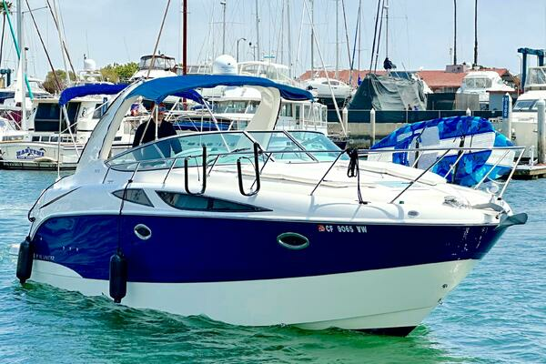 Photo of the 2012 Bayliner 335