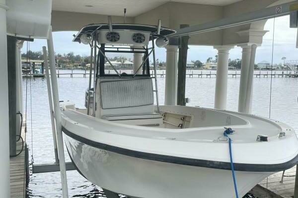 Photo of the 1992 Mako 221 CC