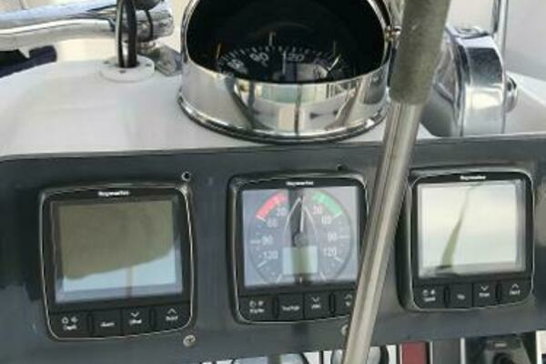 Photo of the 1997 Tartan 4600 "Green Rosetta"