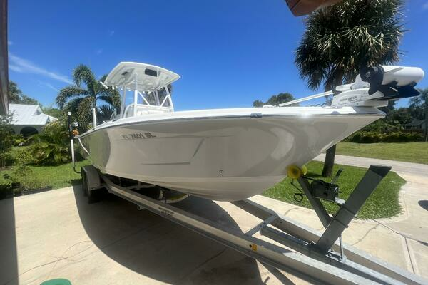 Photo of the 2019 Blue Wave 2800 Pure Hybrid