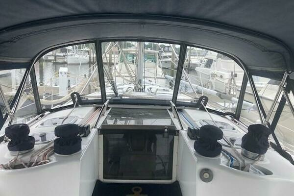 Photo of the 1999 Hunter 380 "L'Extraordinaire"