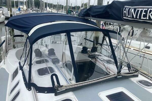 Photo of the 1999 Hunter 380 "L'Extraordinaire"