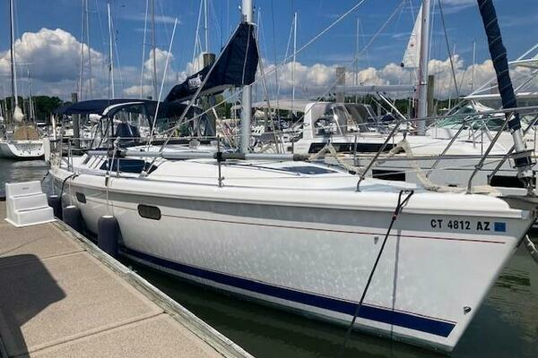 Photo of the 1999 Hunter 380 "L'Extraordinaire"