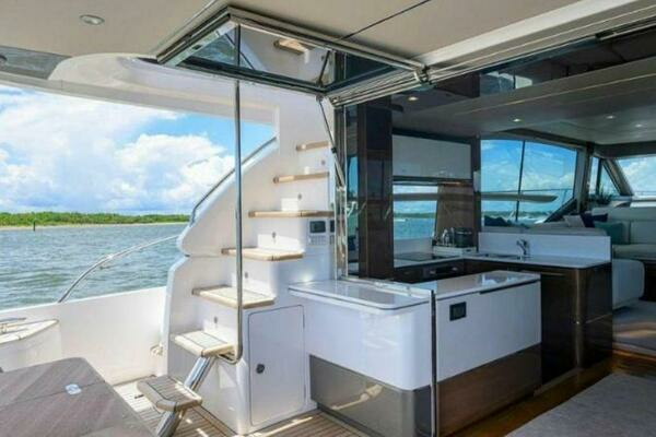 2019 Princess 62