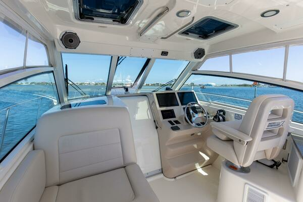 2019 Boston Whaler 34