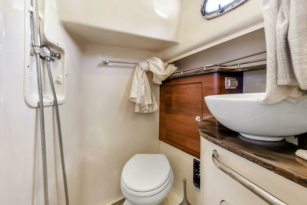 2019 Boston Whaler 34