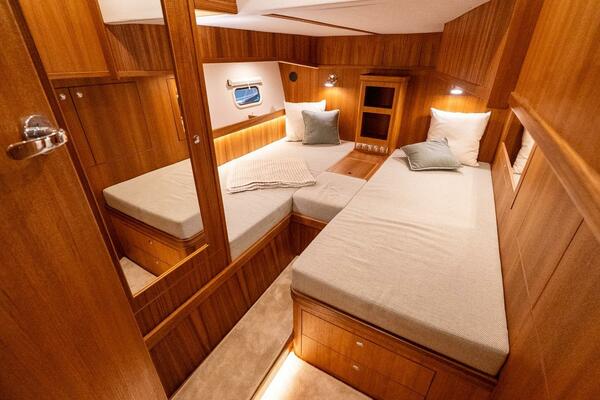 1 8M    2 1M Targa 46 46ft Targa Yacht For Sale