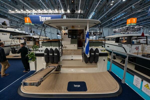 1 8M    2 1M Targa 46 46ft Targa Yacht For Sale