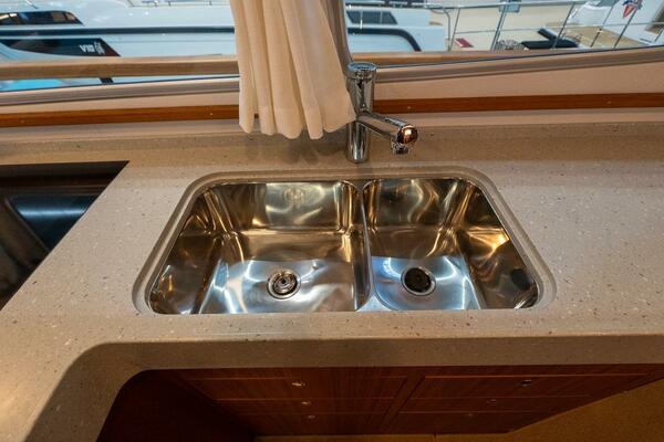 1 8M    2 1M Targa 46 46ft Targa Yacht For Sale