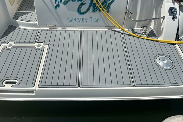 Photo of the 2007 Cruisers Yachts 340 Express