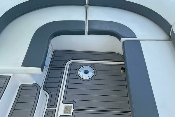 Photo of the 2007 Cruisers Yachts 340 Express