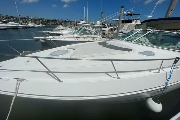 Photo of the 2007 Cruisers Yachts 340 Express