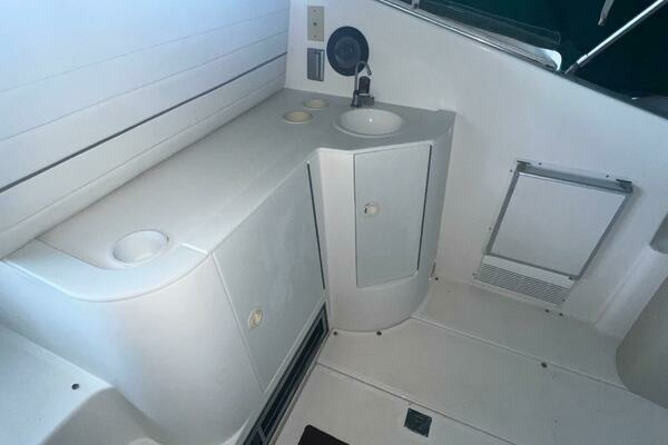 Photo of the 1997 Cruisers Yachts 3575