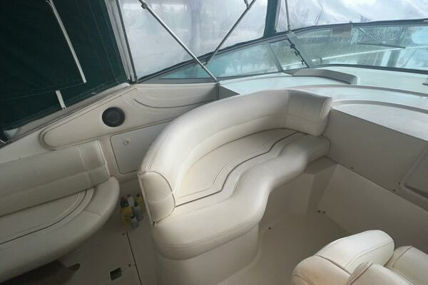 Photo of the 1997 Cruisers Yachts 3575