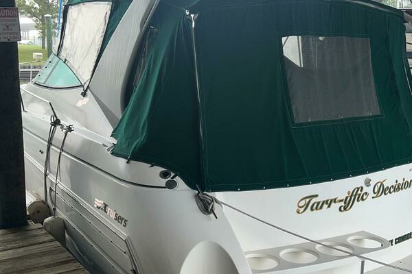 Photo of the 1997 Cruisers Yachts 3575