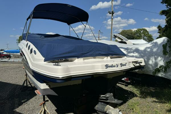 Photo of the 2014 Chaparral 246 SSI