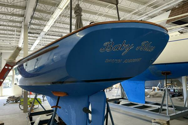 Baby Blue 25ft Jarvis Newman Yacht For Sale