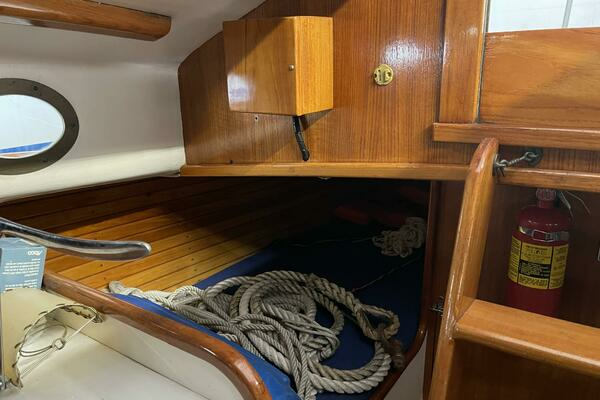 Baby Blue 25ft Jarvis Newman Yacht For Sale