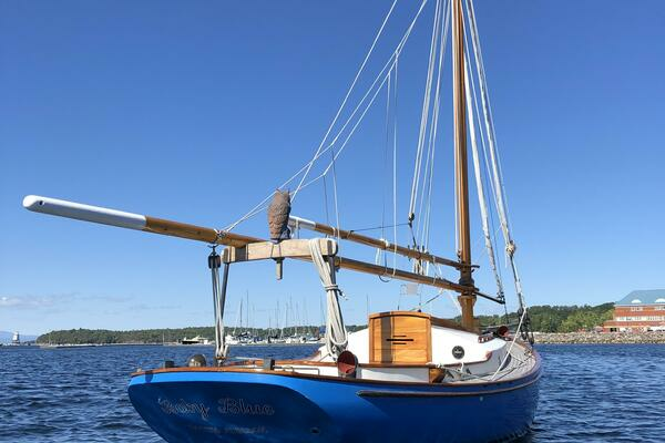 Baby Blue 25ft Jarvis Newman Yacht For Sale