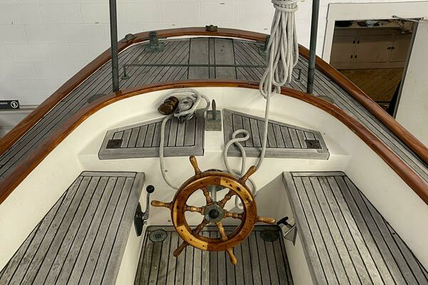 Baby Blue 25ft Jarvis Newman Yacht For Sale