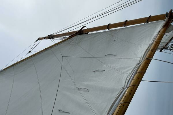 Baby Blue 25ft Jarvis Newman Yacht For Sale
