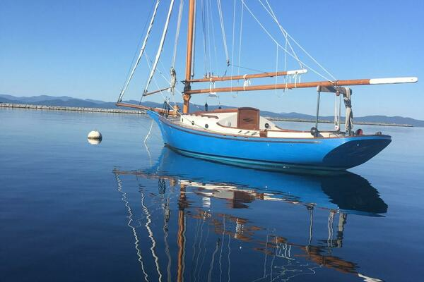 Baby Blue 25ft Jarvis Newman Yacht For Sale