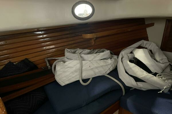 Baby Blue 25ft Jarvis Newman Yacht For Sale
