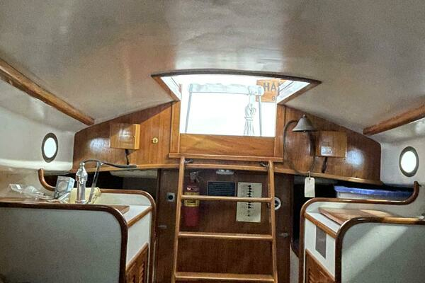 Baby Blue 25ft Jarvis Newman Yacht For Sale