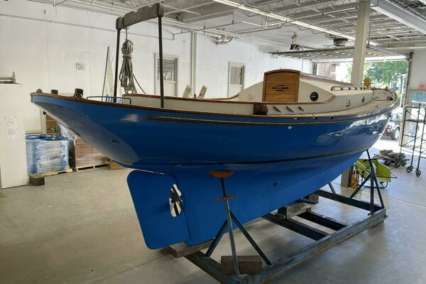 Baby Blue 25ft Jarvis Newman Yacht For Sale