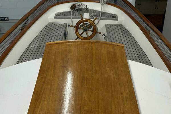 Baby Blue 25ft Jarvis Newman Yacht For Sale