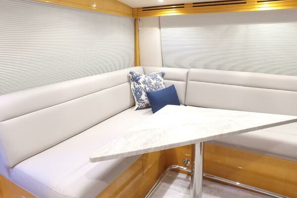 2006 Hatteras 68