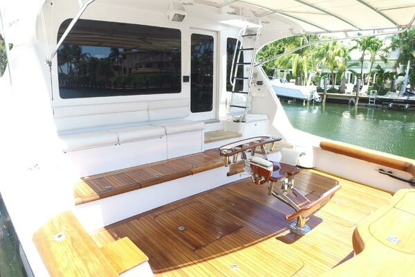 2006 Hatteras 68