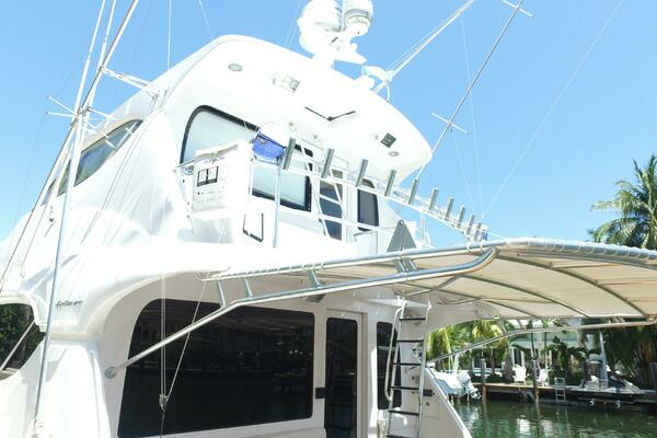 2006 Hatteras 68