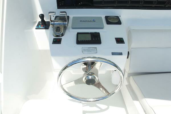 2006 Hatteras 68
