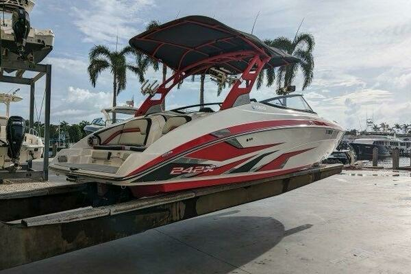 Photo of the 2020 Yamaha Boats 242X