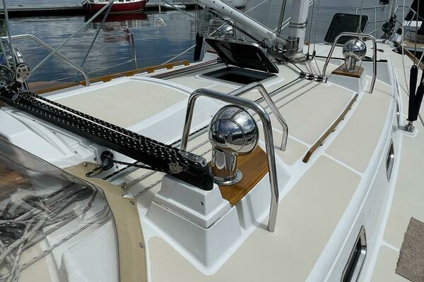 Photo of the 2009 Tartan 4300 "SAPPHIRE"