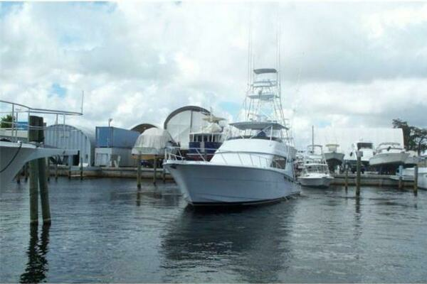Photo of the 1998 Caterpillar Sportfish "Aguamala"