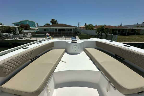 Twin Vee 240 GFX CC Yacht For Sale