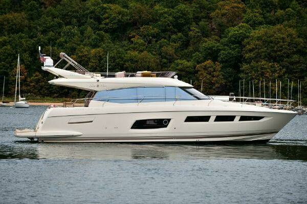 Photo of the 2014 Prestige 550 "550 Fly"