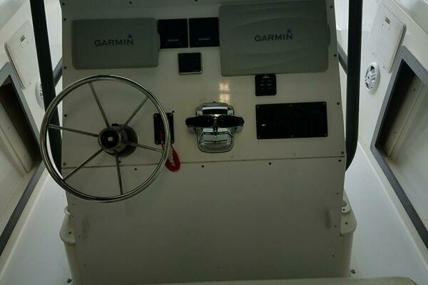 Photo of the 1988 Mako 261 Center Console