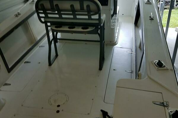 Photo of the 1988 Mako 261 Center Console