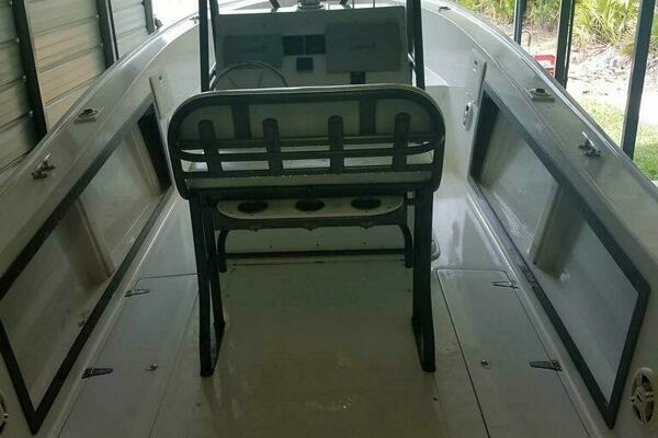 Photo of the 1988 Mako 261 Center Console