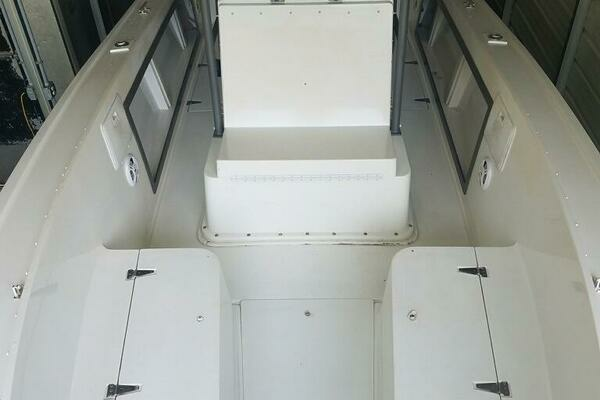 Photo of the 1988 Mako 261 Center Console