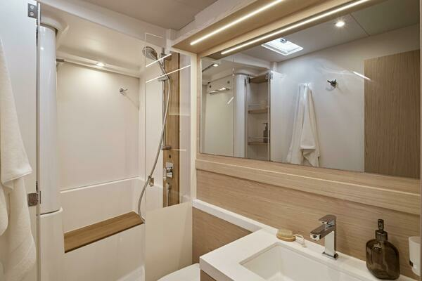 60ft Beneteau Yacht For Sale