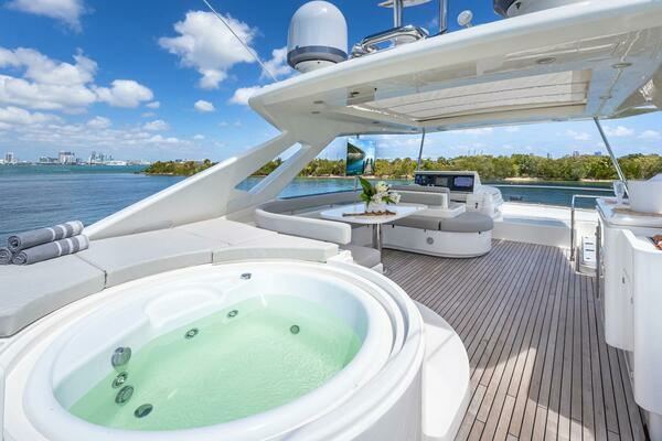 Flybridge Jacuzzi
