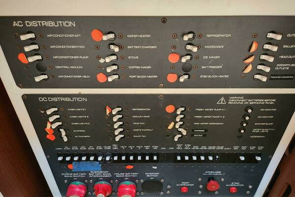 2004 Tiara Yachts 38